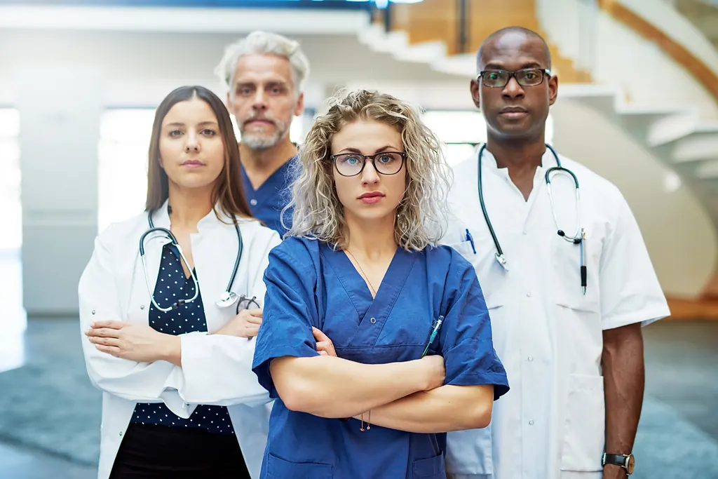 Team aus Ärztinnen, Ärzten und Pflegekräften